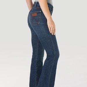 Brand new with tags WRANGLER RETRO JEAN: HIGH RISE